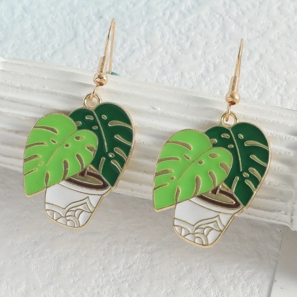 NEW Plant dangle Earrings Monstera Leaves - Boutique